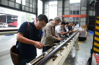 推動塑膠管道研發(fā)再上新臺階:“塑膠管道工程技術(shù)中心”、“塑膠管道聯(lián)合科研基地”在康泰集團掛牌成立